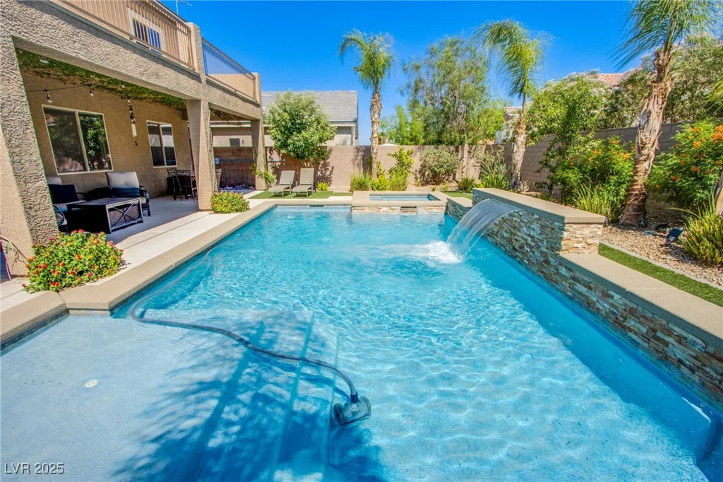 8303 Saddleback Ledge, Las Vegas, NV 89147