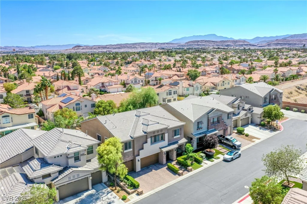 8303 Saddleback Ledge, Las Vegas, NV 89147