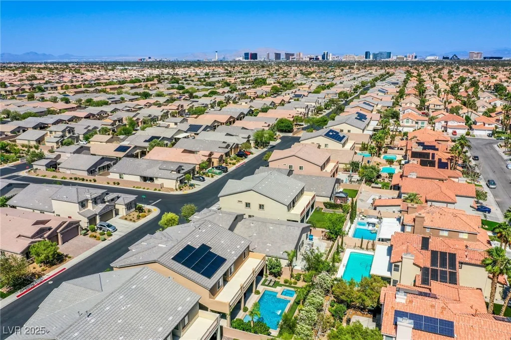 8303 Saddleback Ledge, Las Vegas, NV 89147