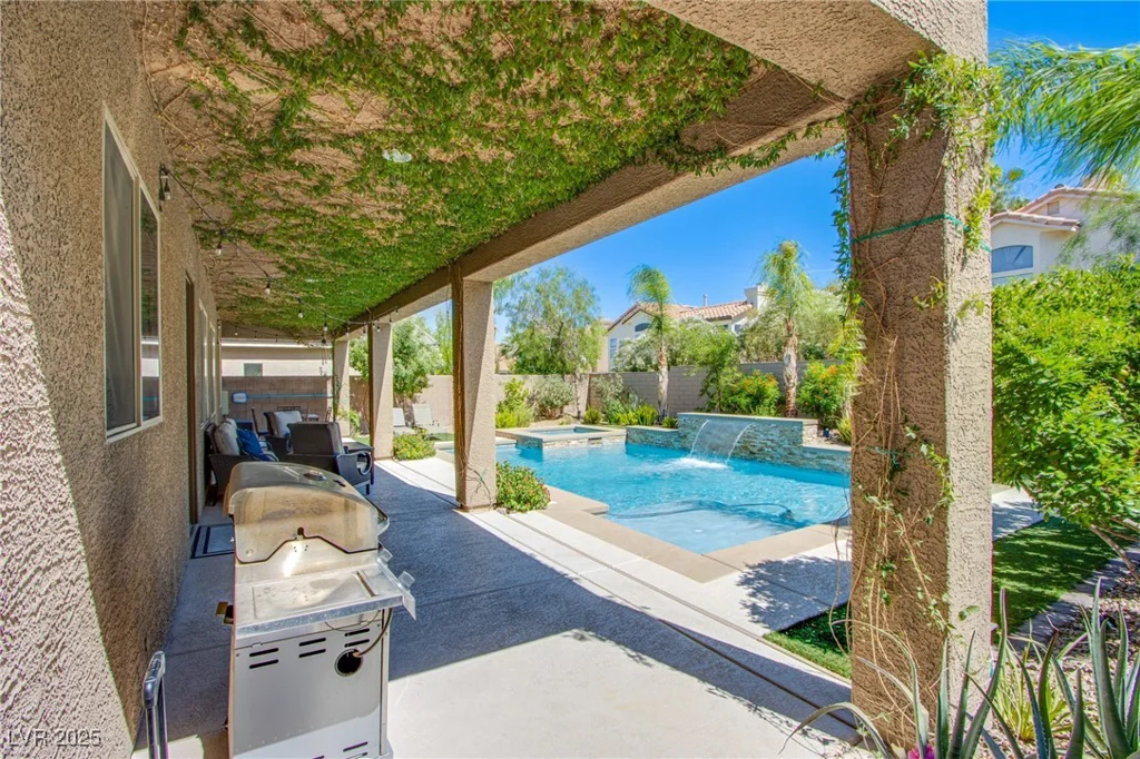 8303 Saddleback Ledge, Las Vegas, NV 89147