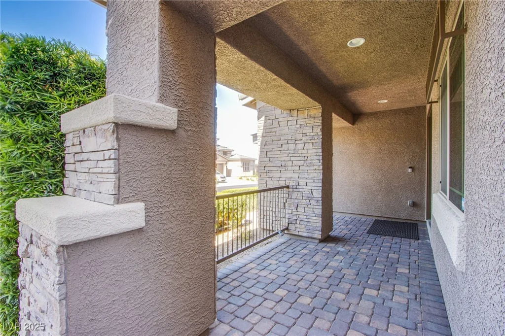 8303 Saddleback Ledge, Las Vegas, NV 89147