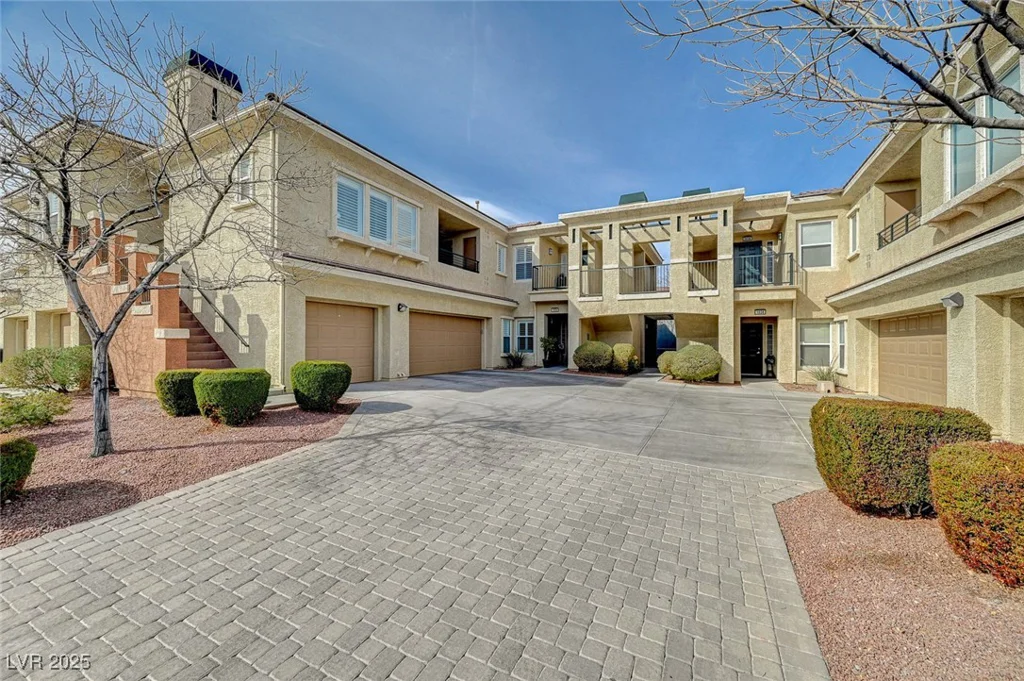 10809 Garden Mist Dr, Las Vegas, NV 89135