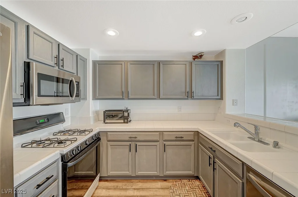 10809 Garden Mist Dr, Las Vegas, NV 89135