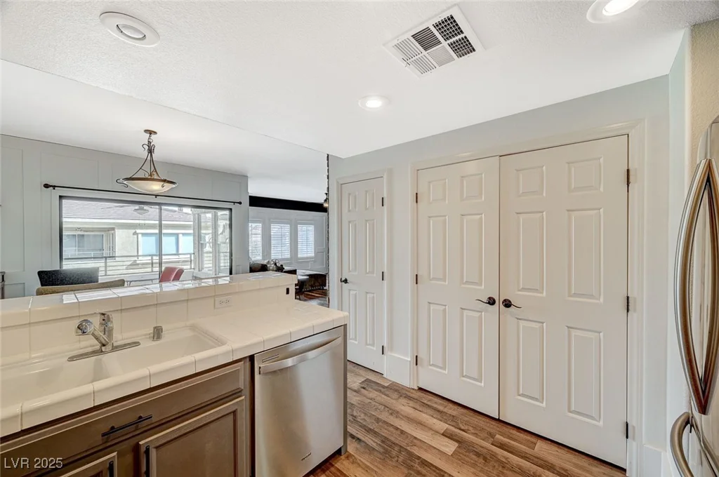 10809 Garden Mist Dr, Las Vegas, NV 89135