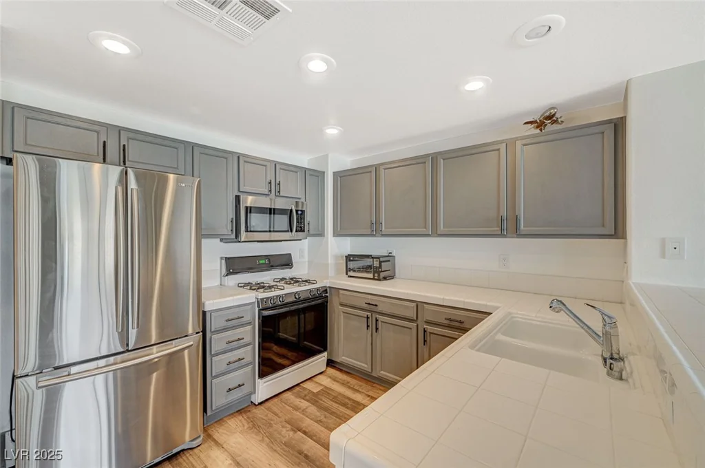 10809 Garden Mist Dr, Las Vegas, NV 89135