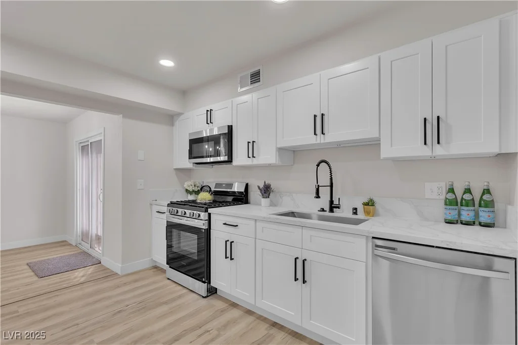 3916 Palos Verdes, Las Vegas, NV 89119