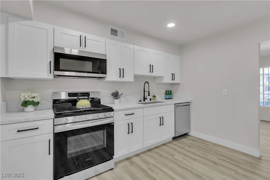 3916 Palos Verdes, Las Vegas, NV 89119