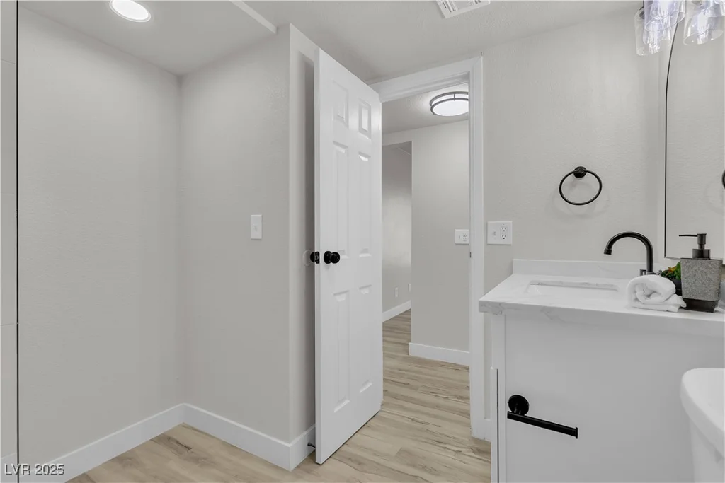 3916 Palos Verdes, Las Vegas, NV 89119