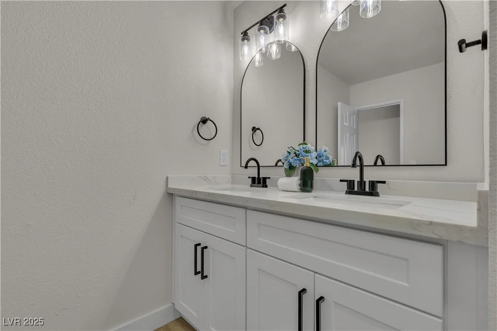 3916 Palos Verdes, Las Vegas, NV 89119