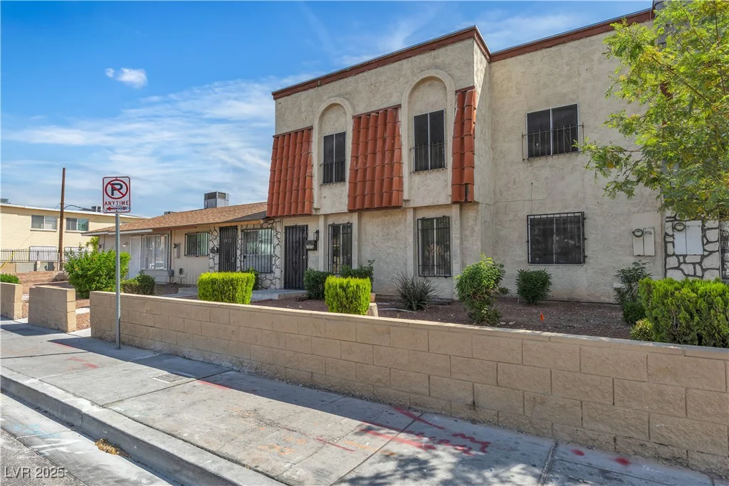 3916 Palos Verdes, Las Vegas, NV 89119