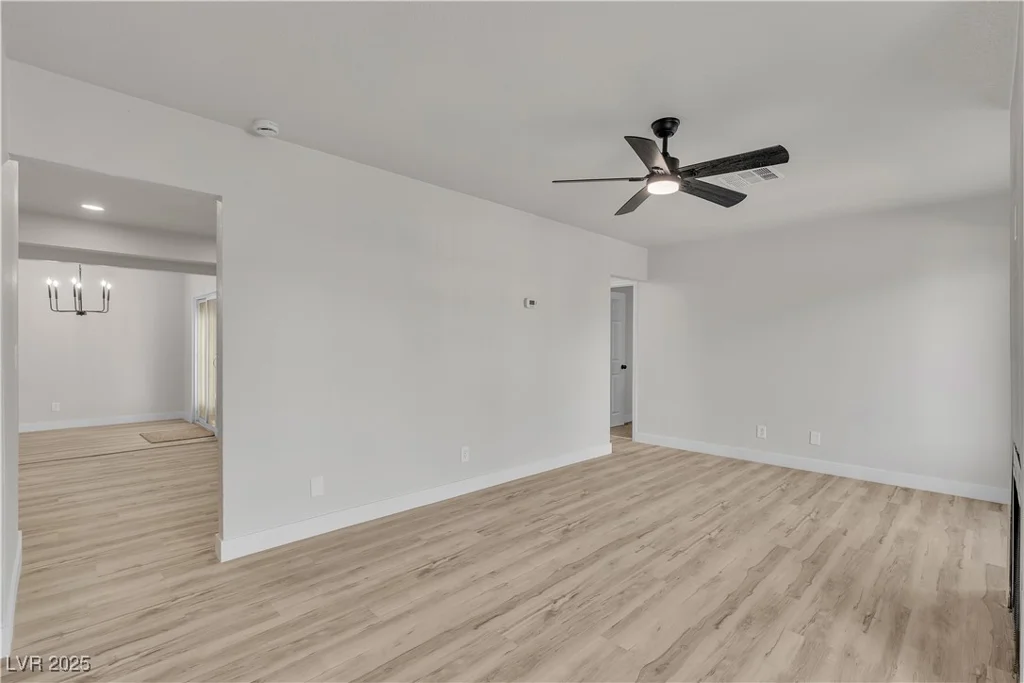 3916 Palos Verdes, Las Vegas, NV 89119
