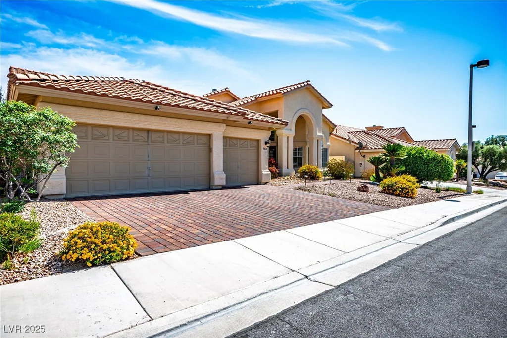 9104 Lazy Hill, Las Vegas, NV 89117