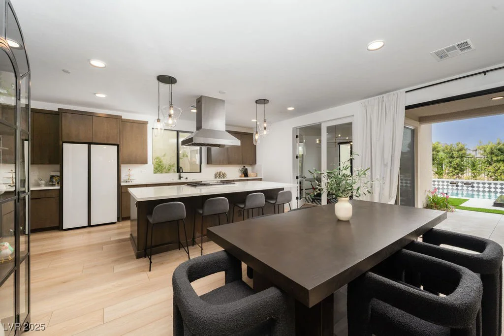 11990 Montague, Las Vegas, NV 89138