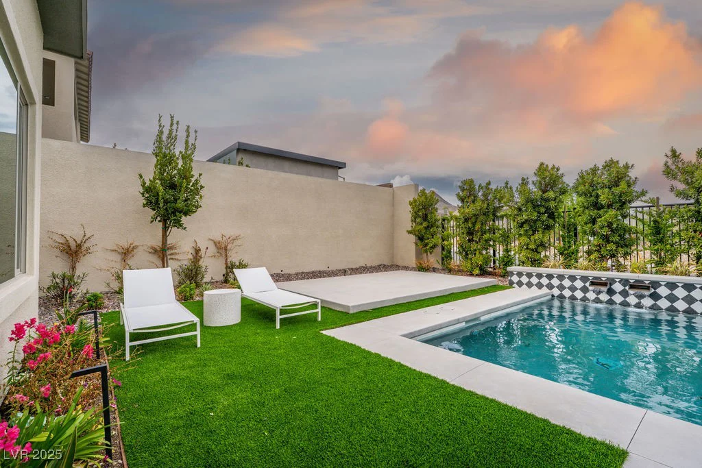 11990 Montague, Las Vegas, NV 89138