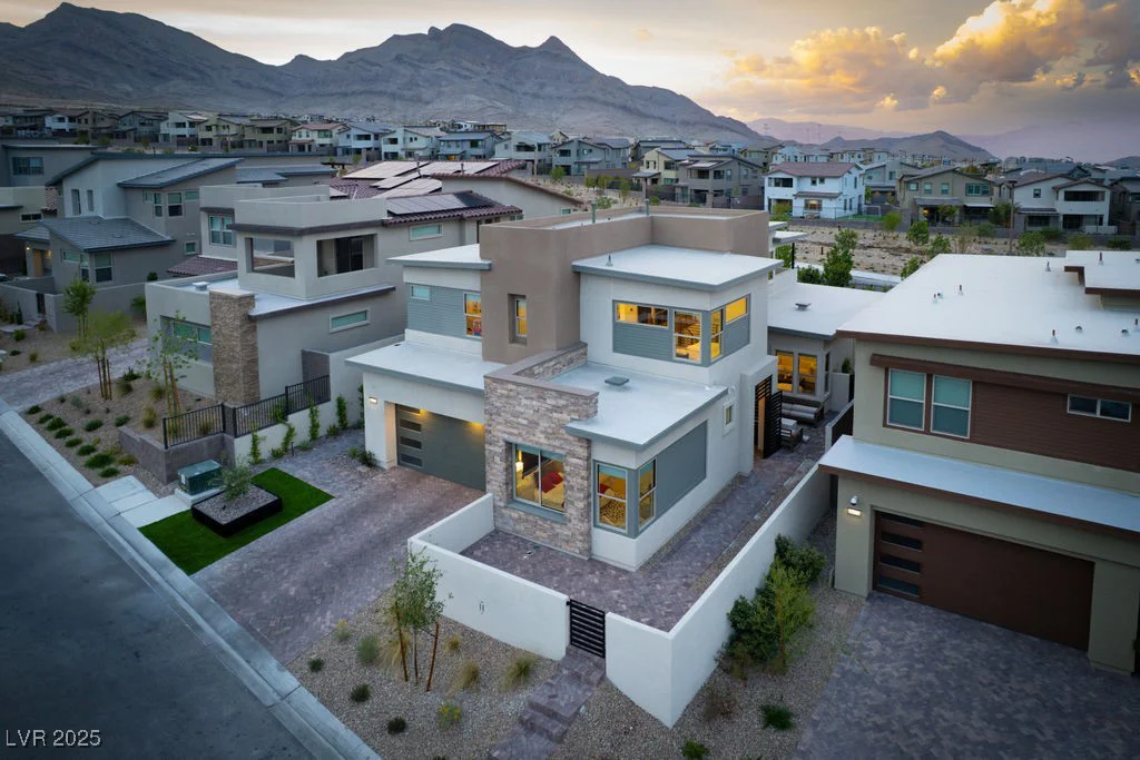 11990 Montague, Las Vegas, NV 89138