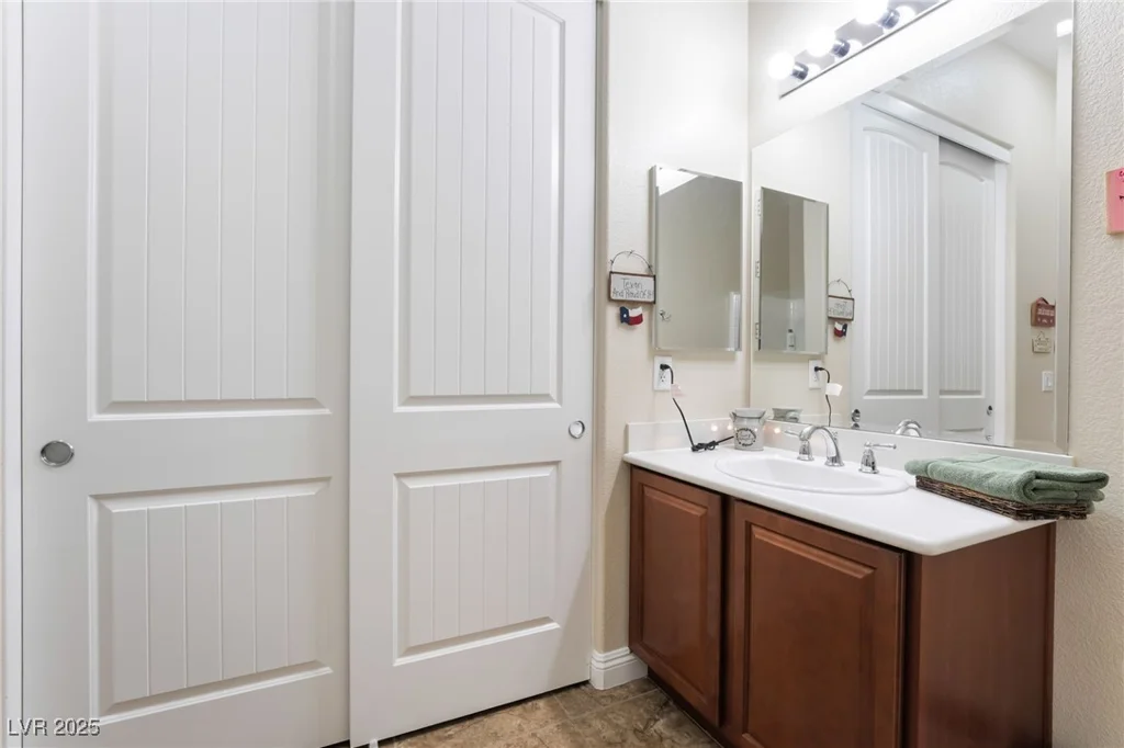 7711 Gracemoor, Las Vegas, NV 89149