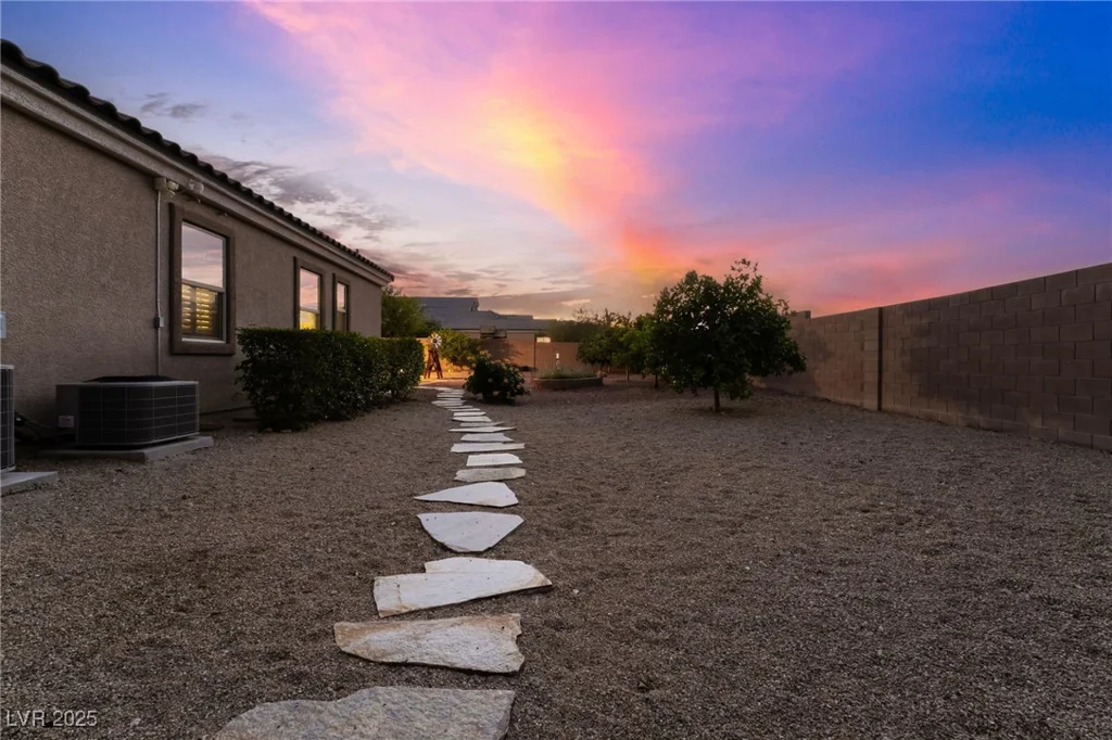 7711 Gracemoor, Las Vegas, NV 89149