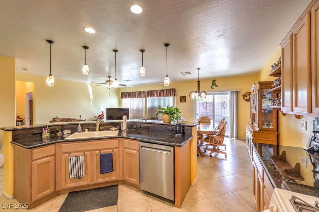 7824 Homing Pigeon, North Las Vegas, NV 89084