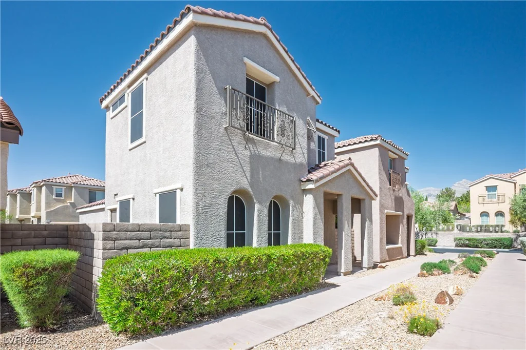 1024 Larkspur Point, Las Vegas, NV 89138