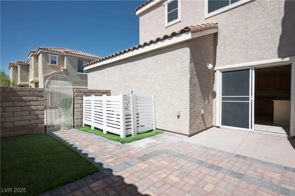 1024 Larkspur Point, Las Vegas, NV 89138