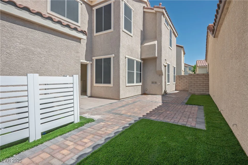 1024 Larkspur Point, Las Vegas, NV 89138