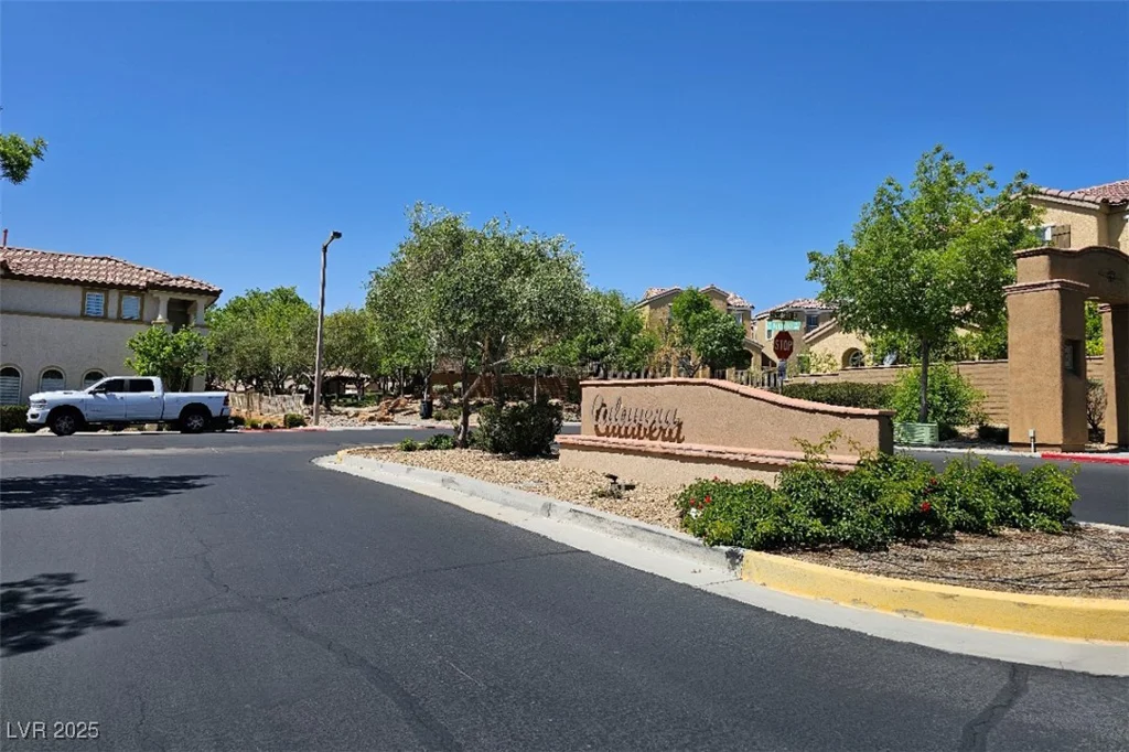 1024 Larkspur Point, Las Vegas, NV 89138