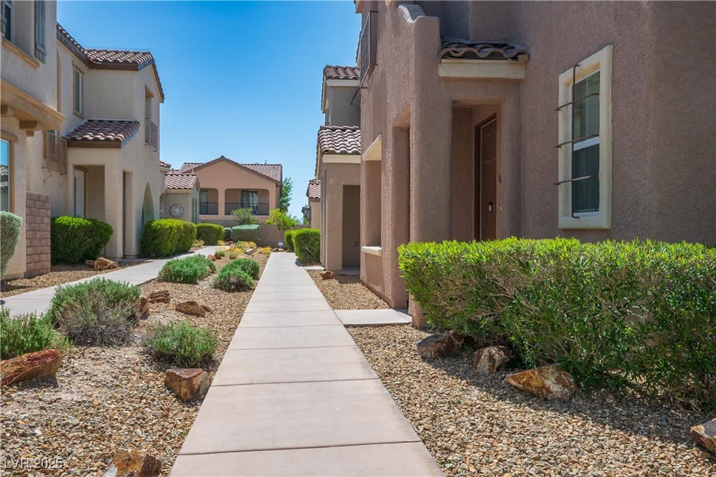 1024 Larkspur Point, Las Vegas, NV 89138