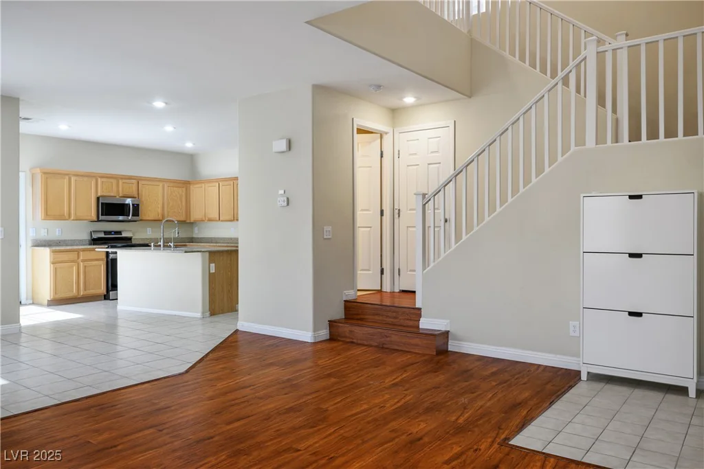 1024 Larkspur Point, Las Vegas, NV 89138