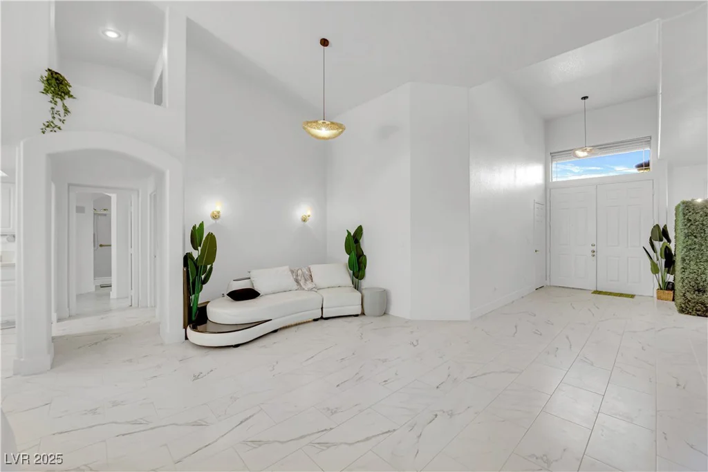 9155 Bush Poppy, Las Vegas, NV 89147
