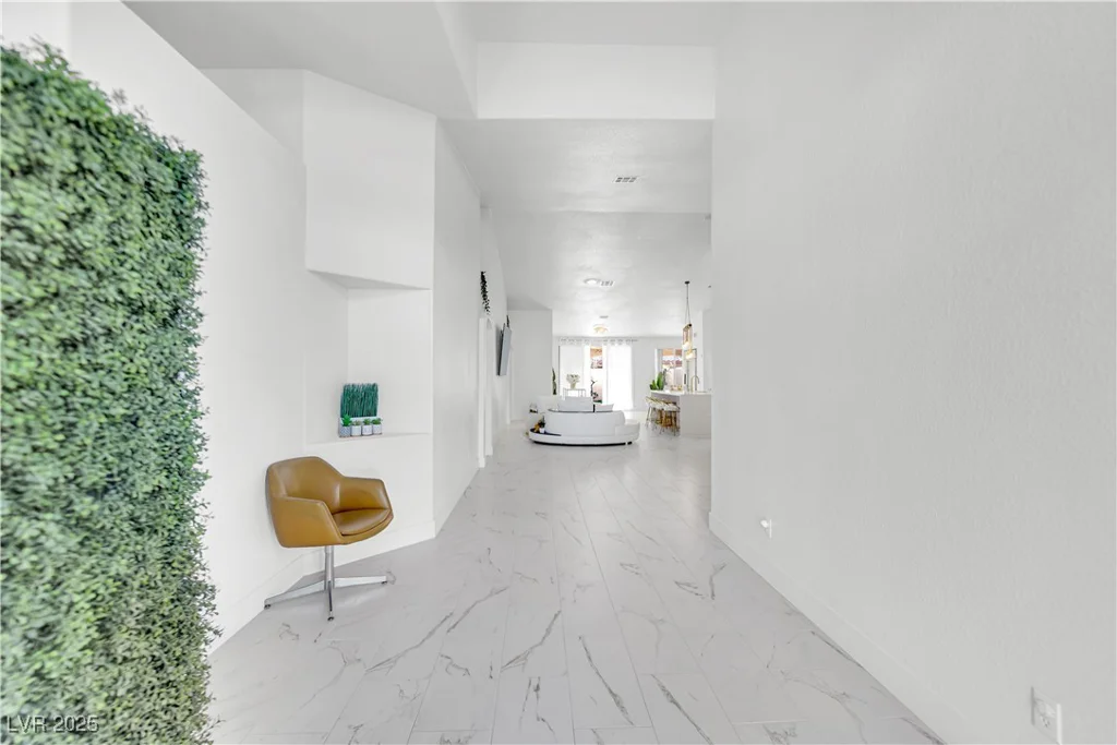 9155 Bush Poppy, Las Vegas, NV 89147