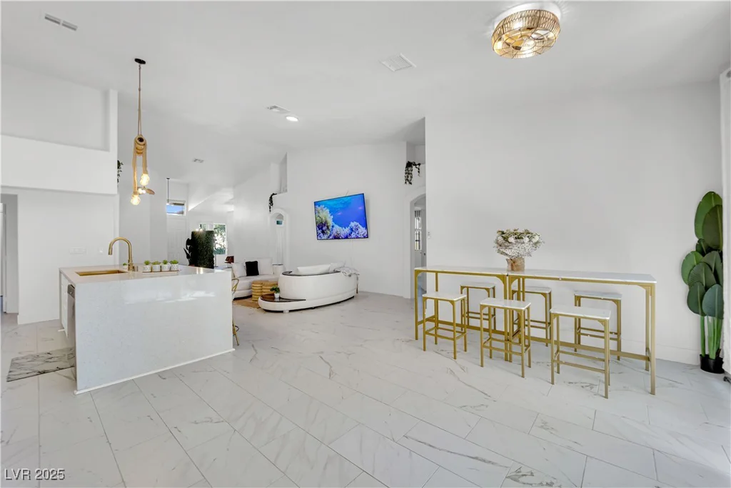 9155 Bush Poppy, Las Vegas, NV 89147
