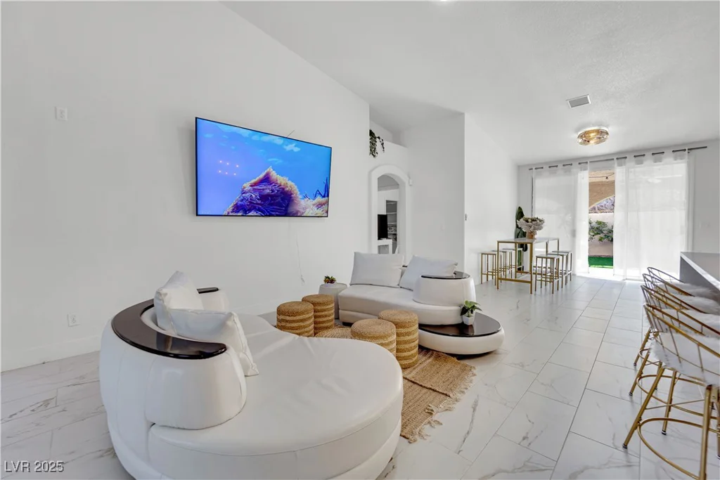 9155 Bush Poppy, Las Vegas, NV 89147