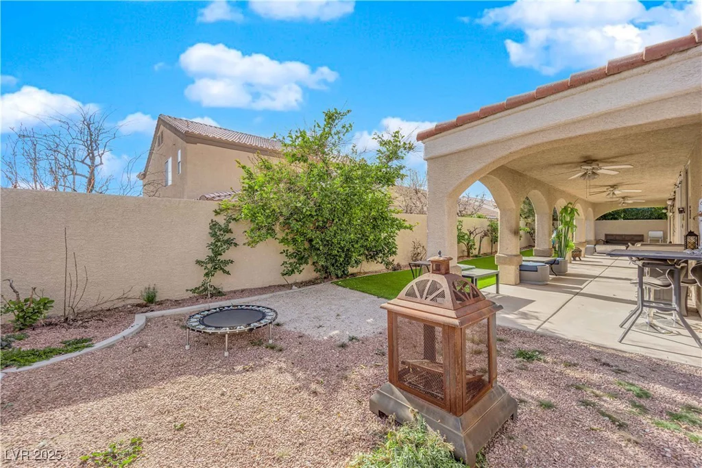 9155 Bush Poppy, Las Vegas, NV 89147