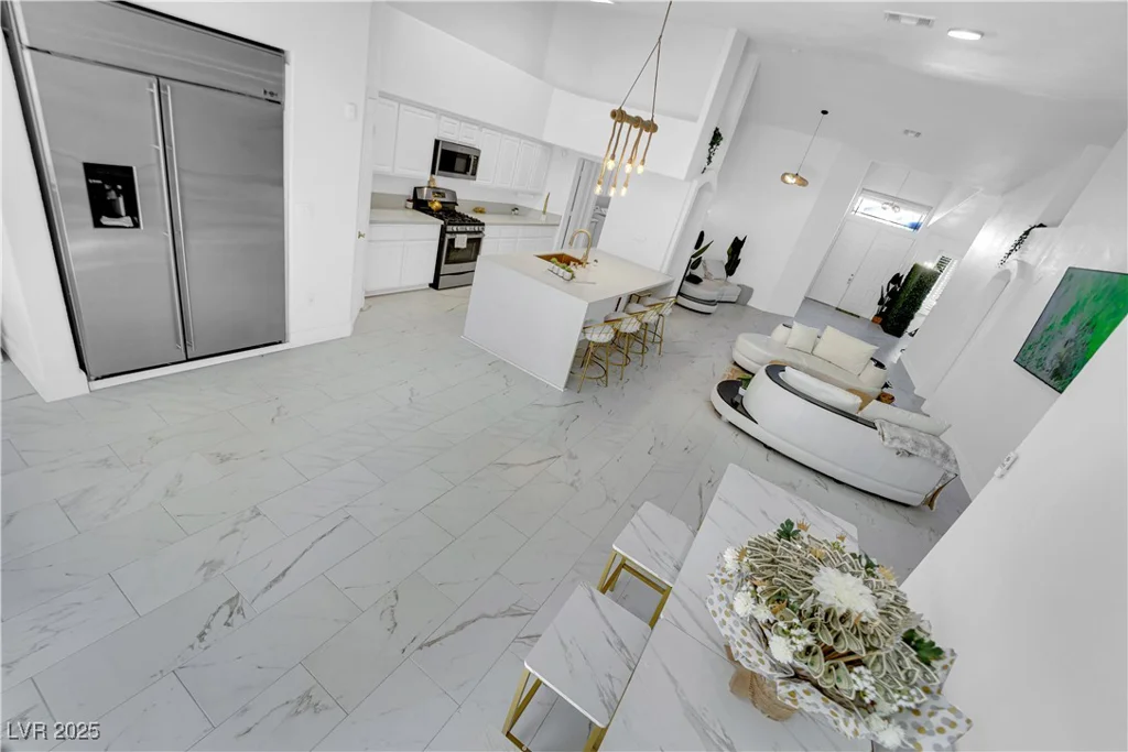 9155 Bush Poppy, Las Vegas, NV 89147