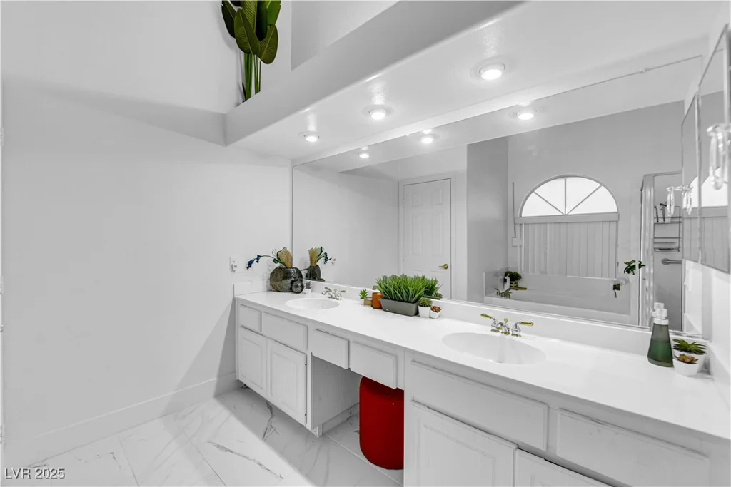 9155 Bush Poppy, Las Vegas, NV 89147