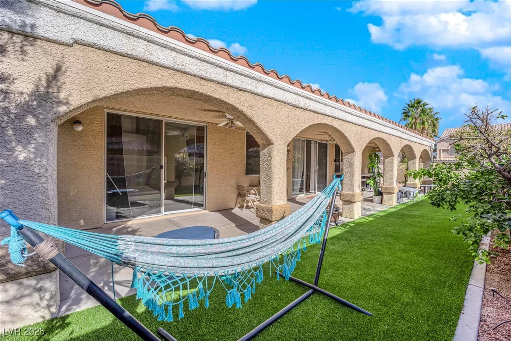 9155 Bush Poppy, Las Vegas, NV 89147
