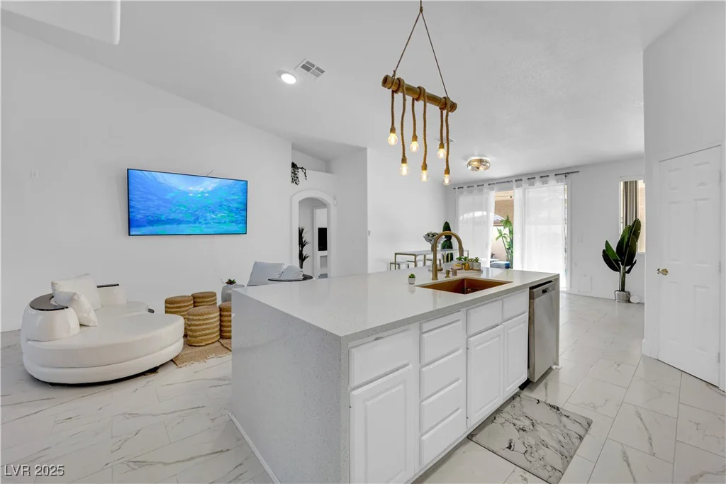 9155 Bush Poppy, Las Vegas, NV 89147