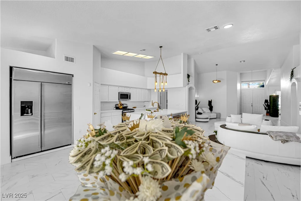 9155 Bush Poppy, Las Vegas, NV 89147