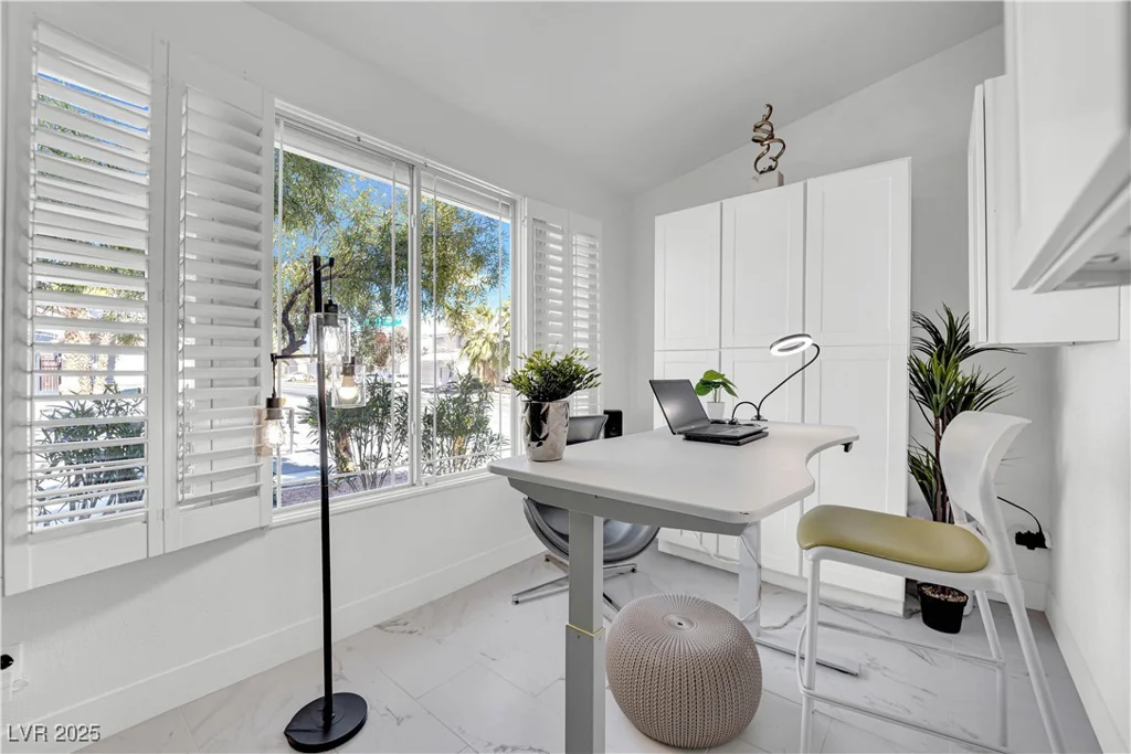 9155 Bush Poppy, Las Vegas, NV 89147