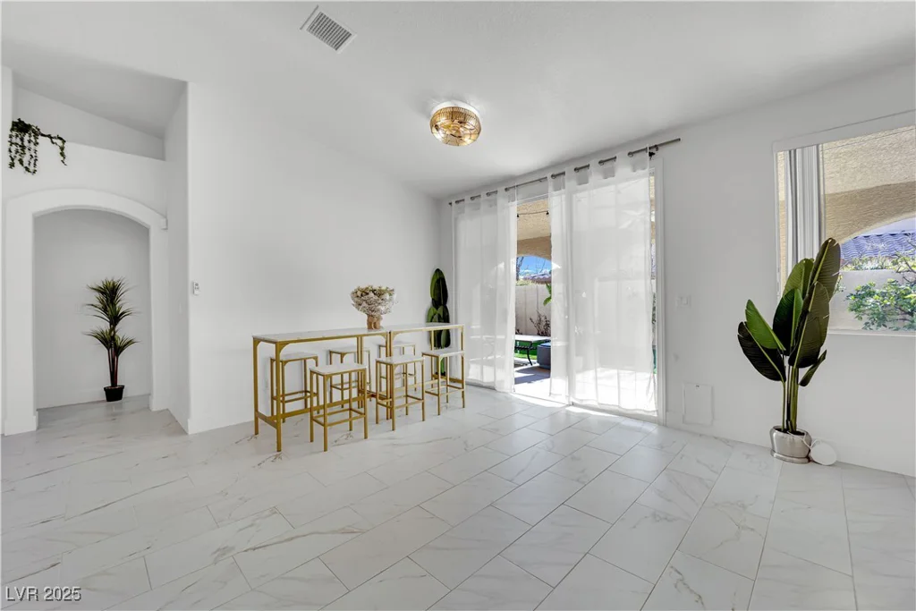 9155 Bush Poppy, Las Vegas, NV 89147