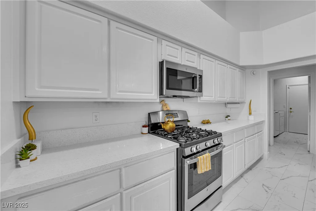 9155 Bush Poppy, Las Vegas, NV 89147