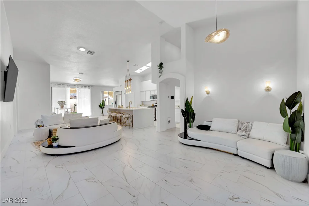 9155 Bush Poppy, Las Vegas, NV 89147