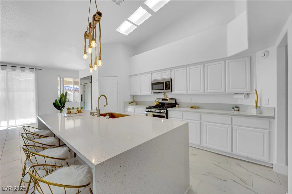 9155 Bush Poppy, Las Vegas, NV 89147