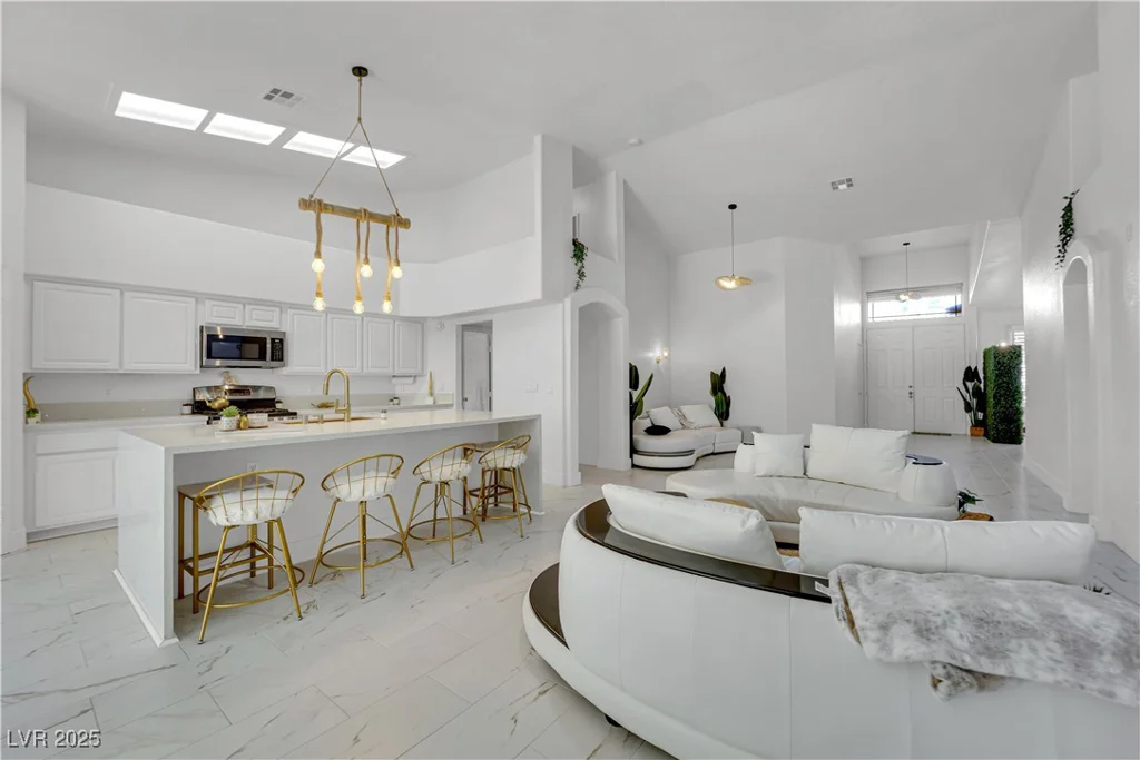 9155 Bush Poppy, Las Vegas, NV 89147