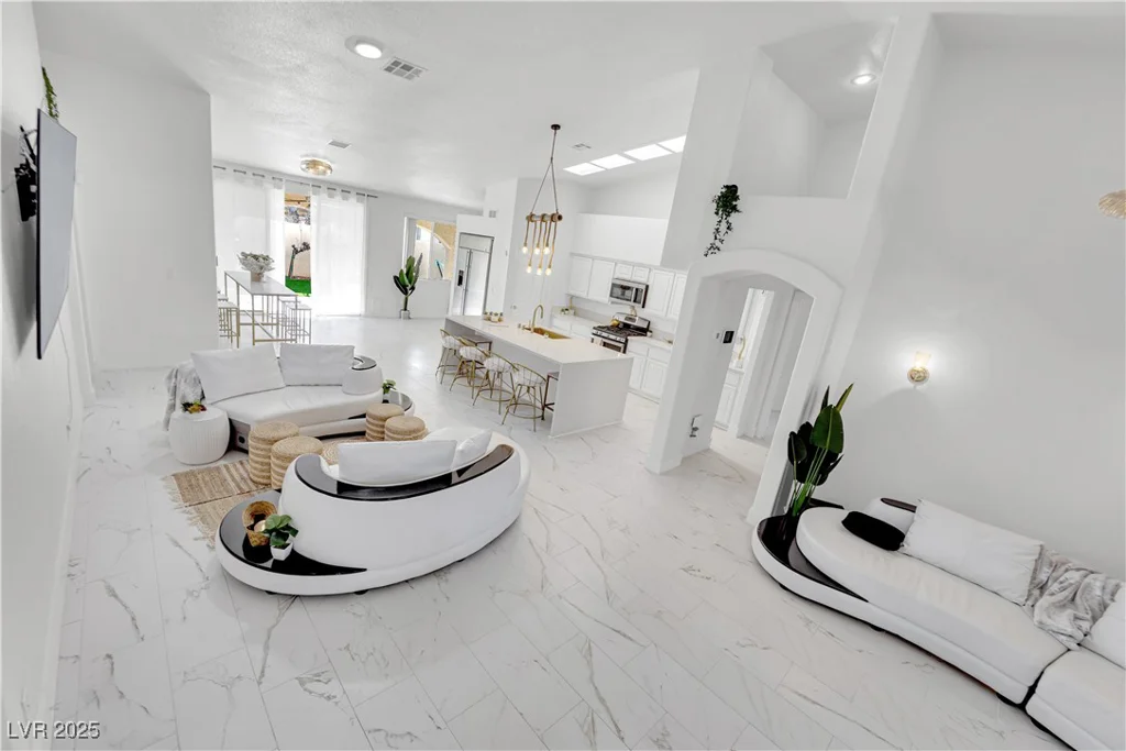 9155 Bush Poppy, Las Vegas, NV 89147