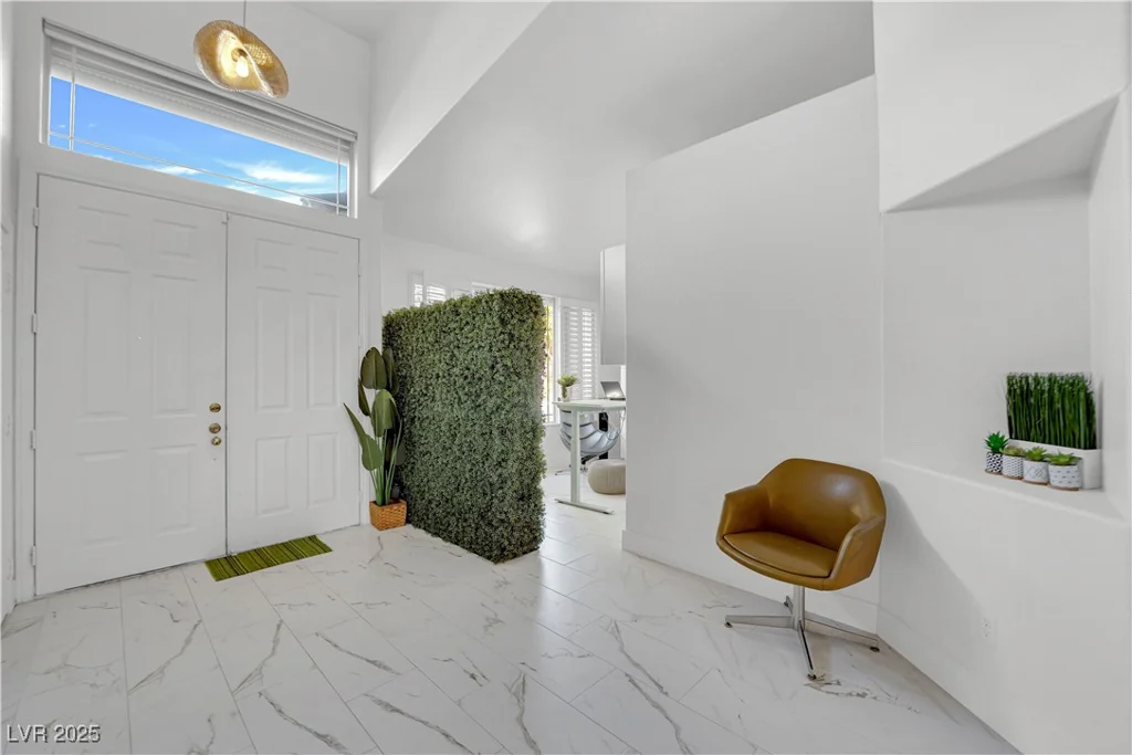9155 Bush Poppy, Las Vegas, NV 89147