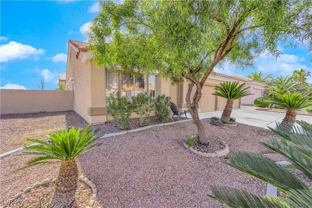 9155 Bush Poppy, Las Vegas, NV 89147
