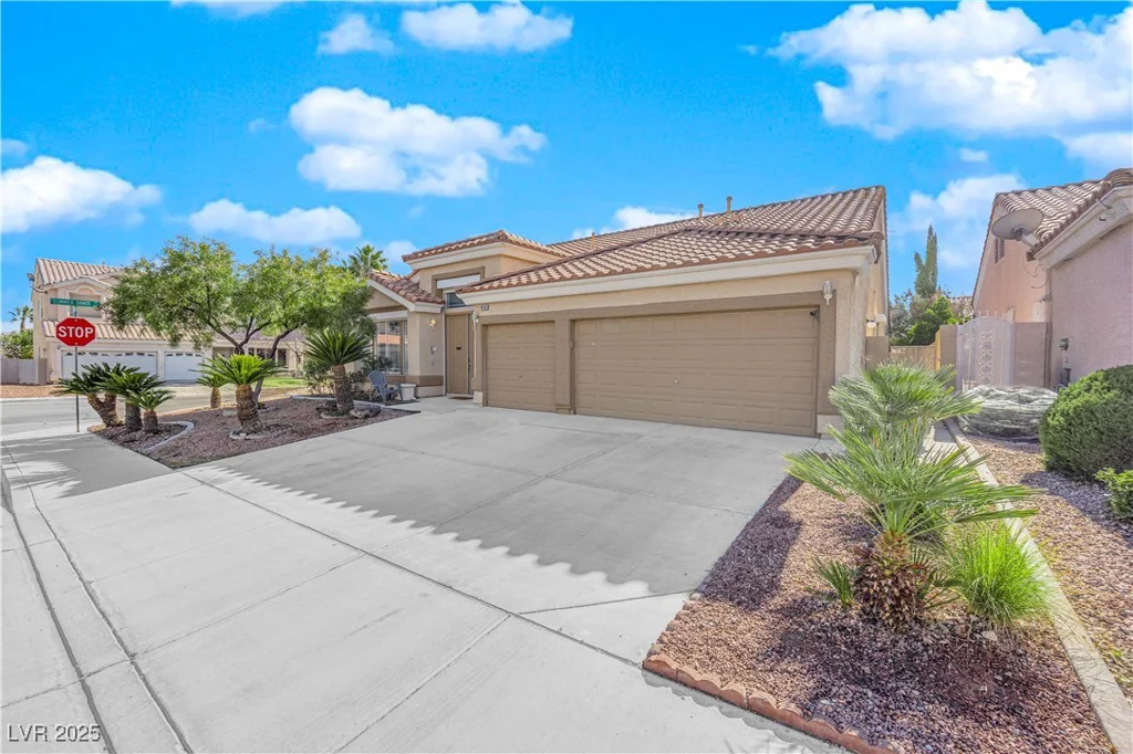 9155 Bush Poppy, Las Vegas, NV 89147