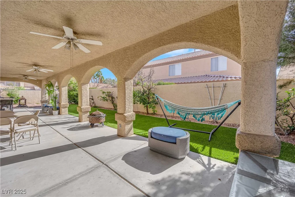 9155 Bush Poppy, Las Vegas, NV 89147