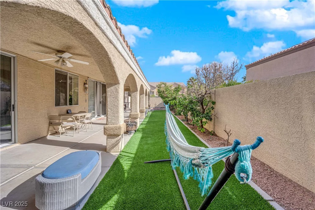 9155 Bush Poppy, Las Vegas, NV 89147